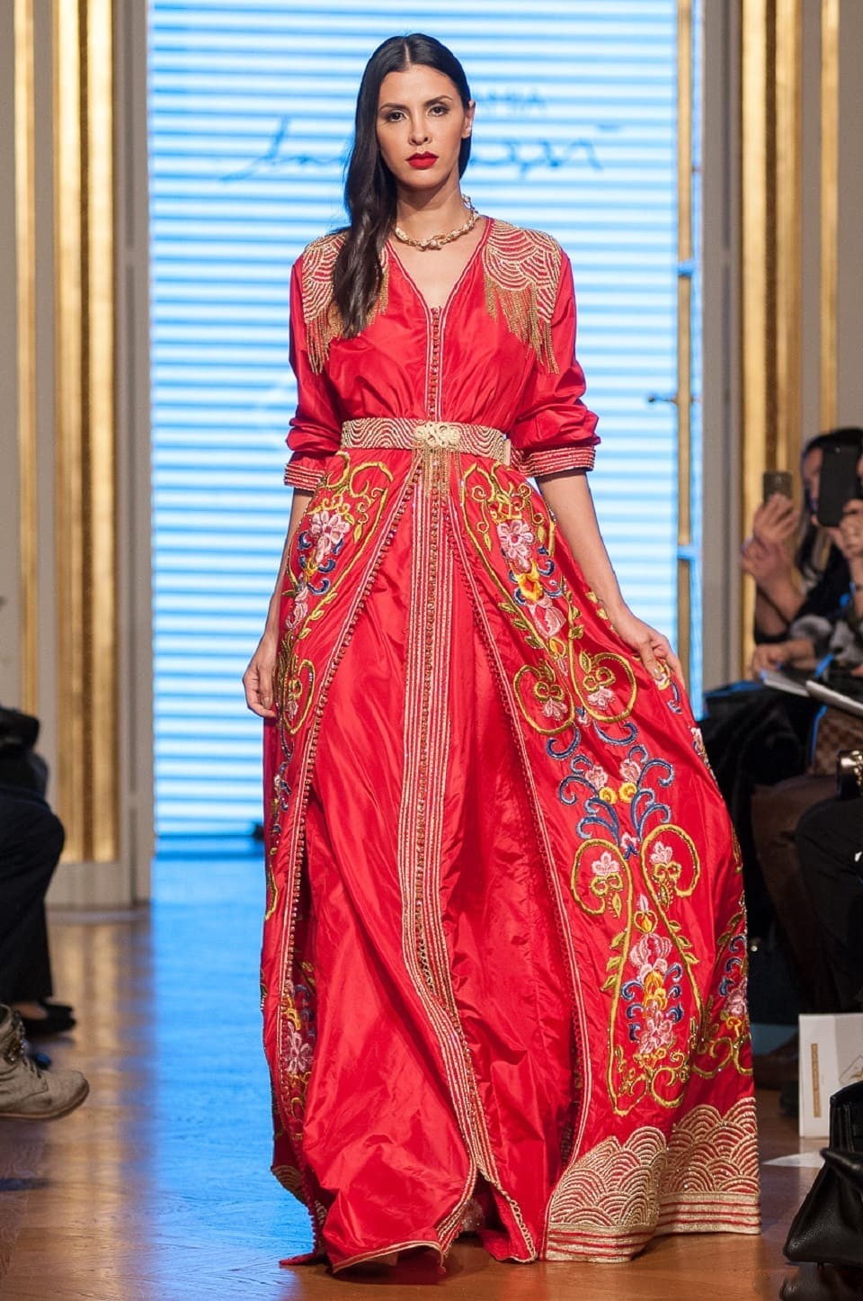 Caftan marocain moderne rouge collection 2019